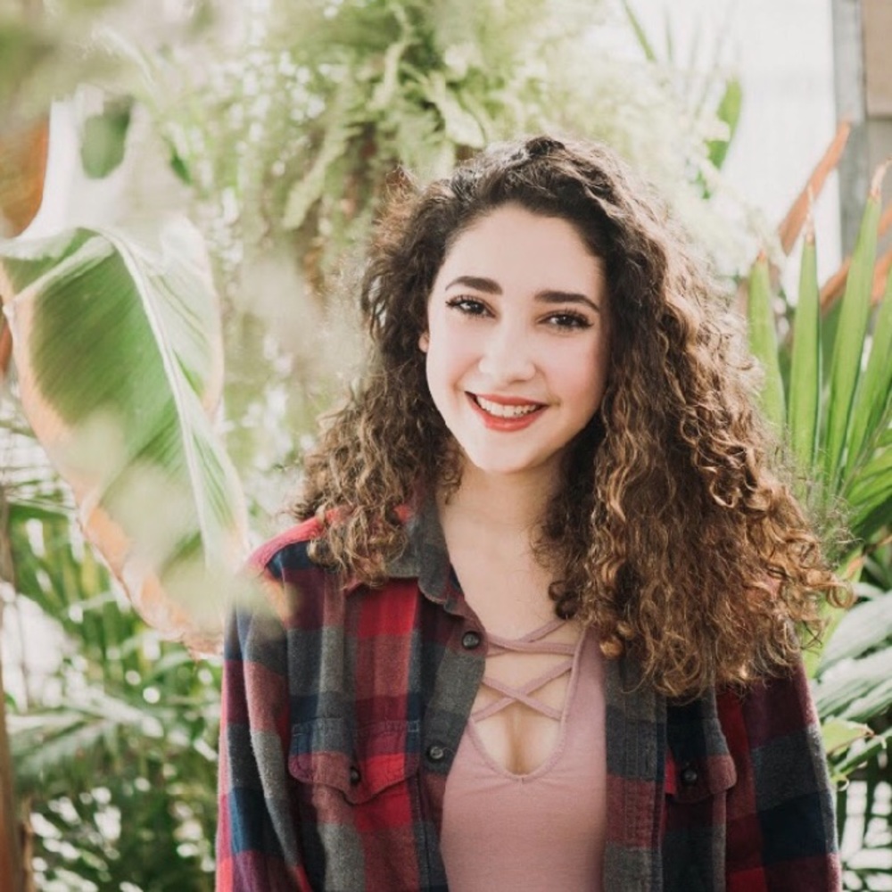 Meet your Posher, Valeria